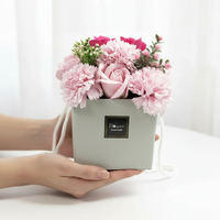 Różowe Róże i Goździki – Mydlany Bukiet Kwiatowy | Prezent na Urodziny, Walentynki, Dzień Mamy